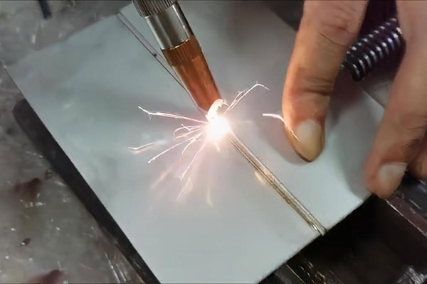 手持式激光焊接機與傳統焊接機比有什么優勢？